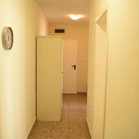 Cozy Flores 2 Bedrooms Apartament *